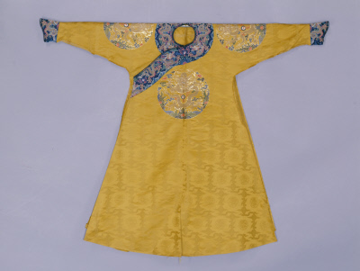 图片[1]-Fragrant yellow satin dark cloud dragon weaving gold dragon robe (split)-China Archive